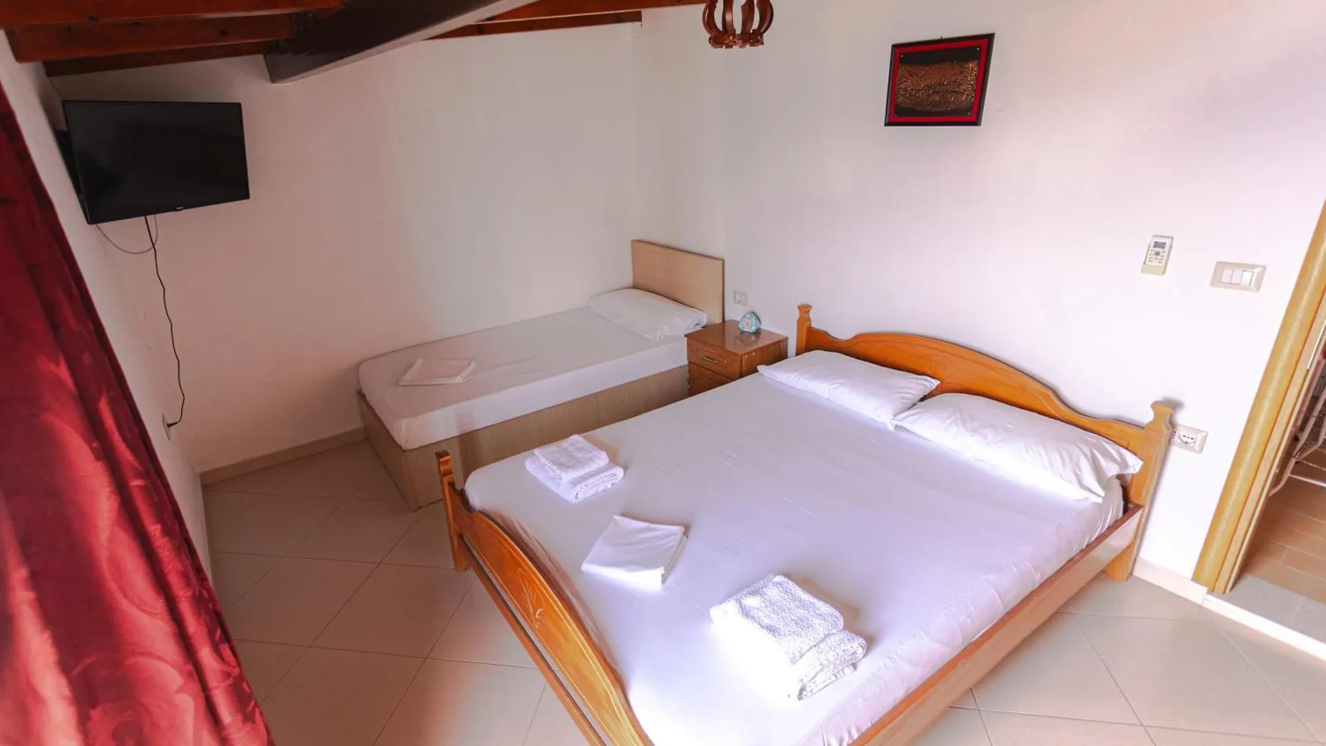 Villa Mucho Saranda 3*,